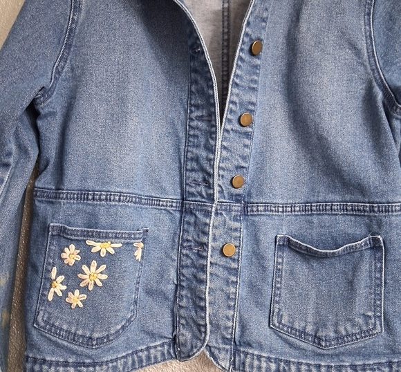 Blue Denim Jacket with Floral Embroidery        Size L - Picture 10 of 14